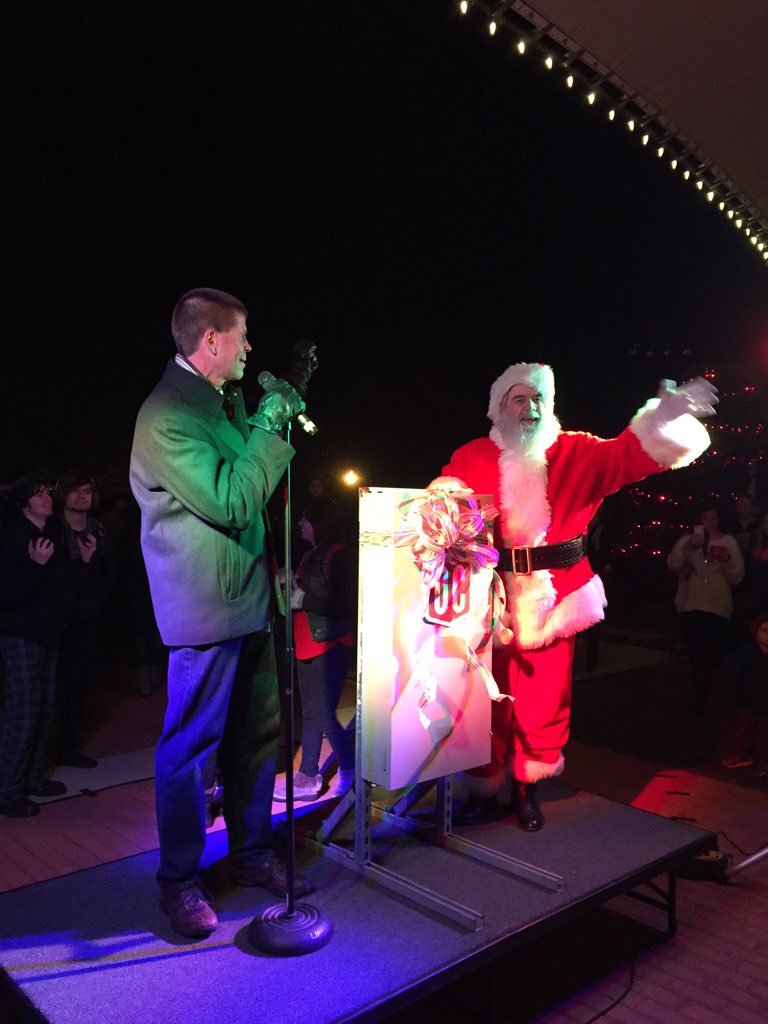 okchristian's tweet photo. It's beginning to look a lot like #ChristmasatOC! We love #LightingOfTheCommons! https://t.co/tc0nnLaBv1