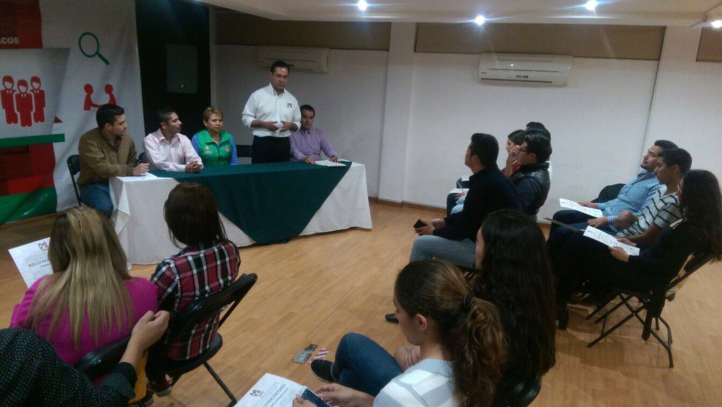 MakySolisN's tweet photo. Acompañamos a la @EDC_Dgo en la entrega de reconocimientos por su trabajo y participación a favor de nuestro partido https://t.co/vN7EPjucmS