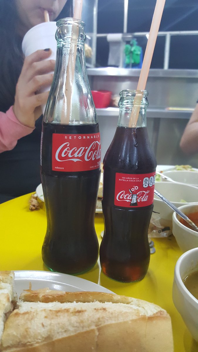 BitacoraG's tweet photo. Jakie pidió una coquita y en serio le llevaron una coquita. https://t.co/RlspEpKfYB