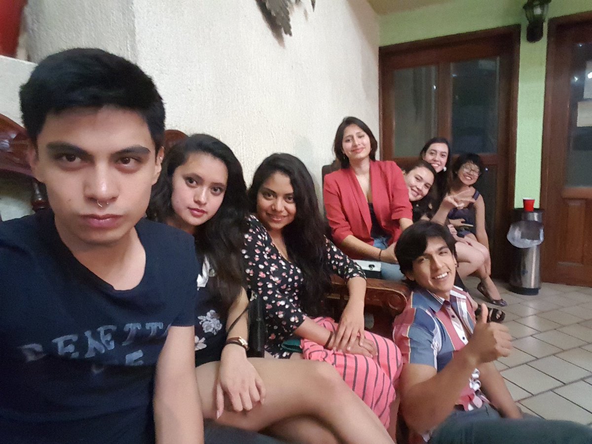 BitacoraG's tweet photo. Estábamos listos para la noche ❤ https://t.co/zyF175l03r