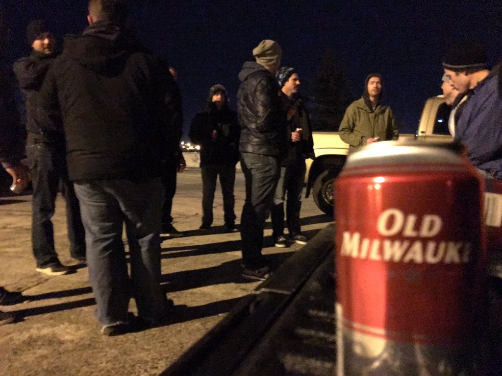 #ballhockey night in #yeg. 4-3 win. Time for beer #OldMil <a href="/RegulatorHockey/">Regulators Ball Hockey</a> <a href="/turdferguson76/">Steve Ferguson</a> <a href="/real_Muzz/">Dazz the Elder</a> <a href="/patwoodlock/">Pat</a>
