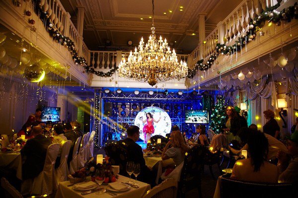 MskMoscow's tweet photo. Купец Гусятников приглашает отметить Новый год в его усадьбе https://t.co/ye2a3OxIV0 #bloknot https://t.co/cU6ITJfaCT