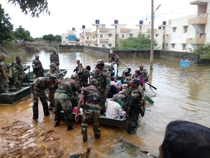 ANI's tweet photo. Army rescue operations continue #ChennaiFloods (pic source: Indian Army) https://t.co/cwA867yKhP