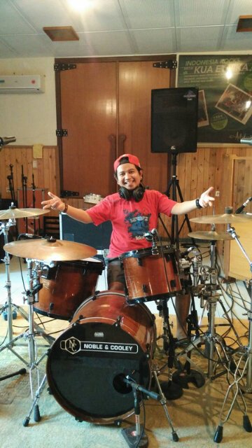 oasistanata's tweet photo. Rekaman w/@anitasiswanto project, 6 lagu bersama mas noble&amp;cooley (usa drums) *teranggg benderanggg brooo soundnya* https://t.co/QCeKOUvuF5