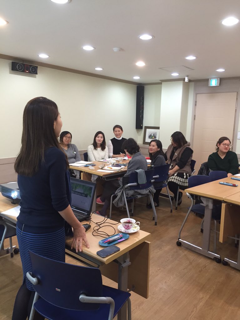 naneuli's tweet photo. 드림스타트 아동의 건강한 성장을 위해 아동보육과에서는 사례관리 선생님들을 대상으로 보육 관련 수퍼비젼을 하고 있습니다. 성남시(이재명 시장) 아동보육과는 하늘 아래 모든 아이들이 행복할 때까지 노력합니다. https://t.co/fLQrEb9WXt
