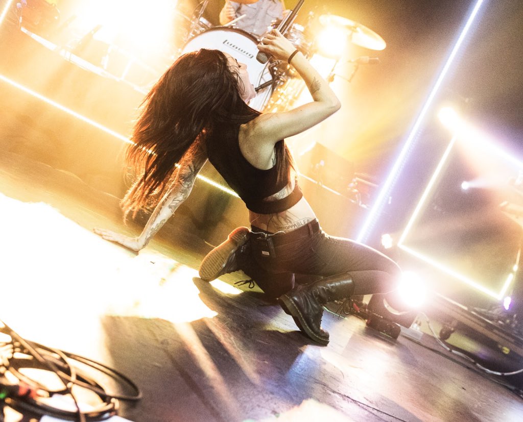 lights's tweet photo. I love my damn job (📷: @intrepidvisuals #lightslivepass) https://t.co/IohLWU3eQk