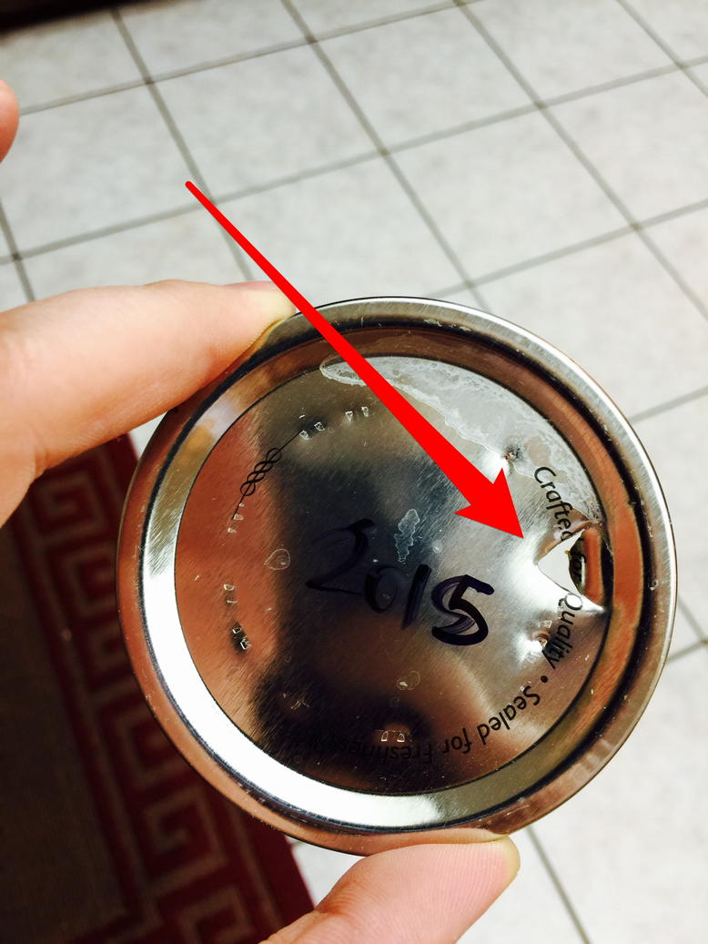 lars3eb's tweet photo. Good thing we finished off the apple sauce b/c I don't think this lid will re-seal. #BottleProblems #DadChat https://t.co/6xmdG4mHE5