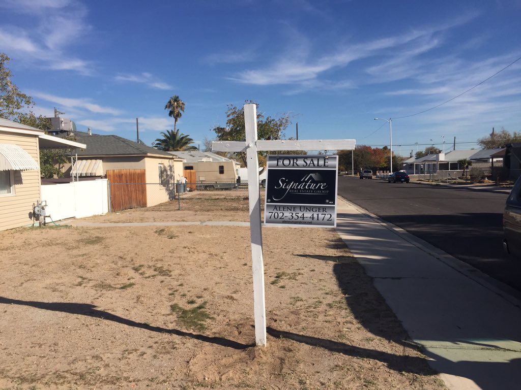 VegasInstaller's tweet photo. Thank you Alene. GREAT customer. #signaturerealty #LasVegas #realtor https://t.co/rJHNjUAPqT