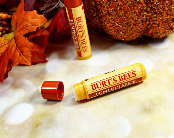 BurtsBees_'s tweet photo. Colder weather calls for our Pumpkin Spice Lip Balm! This #seasonal must-have will be gone by January! https://t.co/LhYVDrIyxn