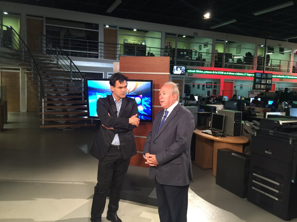 elpatozambrano's tweet photo. Cámbiale a #EnDirecto 9pm., 12.3, 151 ó 181 cable. No te lo pierdas, hoy invitado el dr #DavidKirsch https://t.co/ox0oMYDzLo