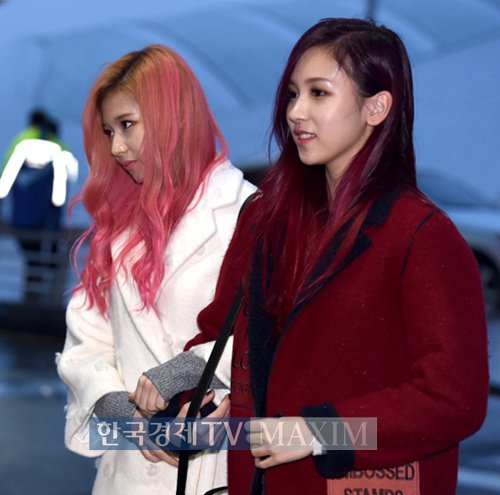 SANA_Thailand's tweet photo. [PIC] 151202 Incheon Airport go to Hong Kong #SANA #사나 #さな #サナ #트와이스 #TWICE  #MAMA2015 ©maxim Via:tripleNA_th https://t.co/frk0nwcXez