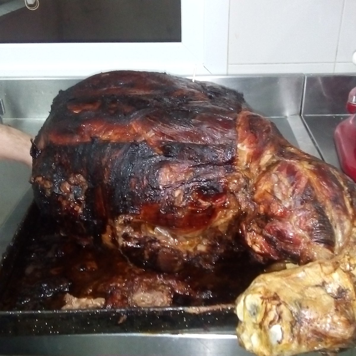 29fa44d22126423's tweet photo. Preparando #PataDeTernera... Espectacular... https://t.co/UigZCVzwUl