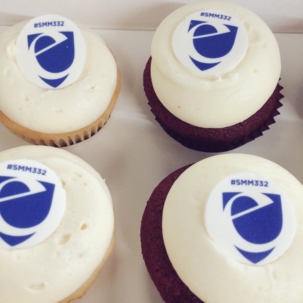 liahaberman's tweet photo. Cupcakes are the content for tonight's final @EmersonLAcenter #SMM332 class 🙌🏼 @GTownCupcake https://t.co/vKzDjrtKkg
