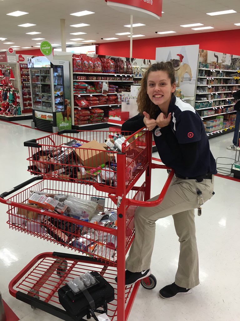 AMF55025's tweet photo. @brittcardinal13 @ShaneKindred TPS Brittany filling cosmetics to capacity! #salesdriver #APinthehouse https://t.co/aE6syYGNqQ