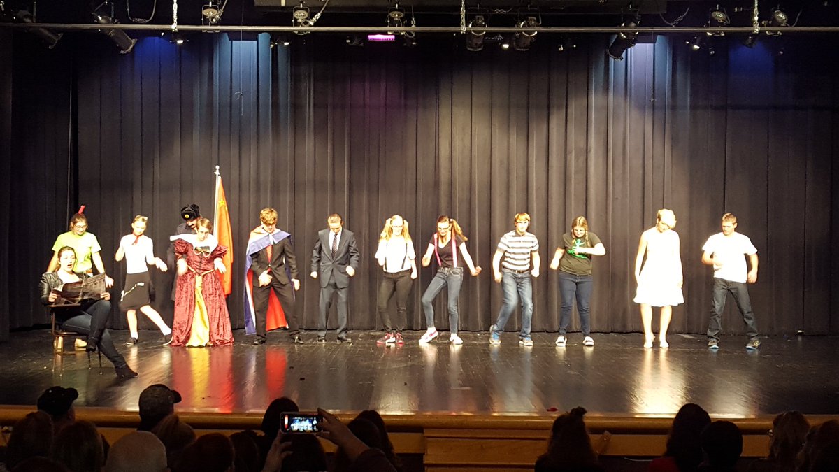 BarbourKelli's tweet photo. A great performance by Model UN tonight! Billy Joel would be proud! #worldevents #WeDidntStartTheFire #lipsync2015 https://t.co/eOkWLgGAKE