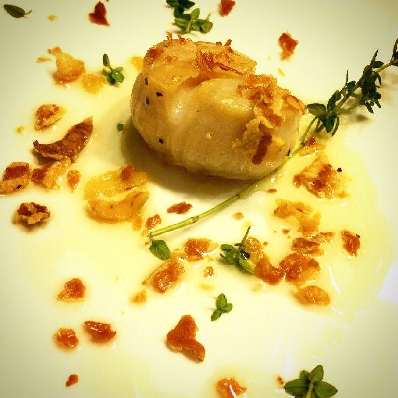 CateringDSM's tweet photo. Scallop | Brown Butter | Pancetta | Thyme #cateringdsm #catering #holidays #holidayparty https://t.co/nfI2ufVnSE