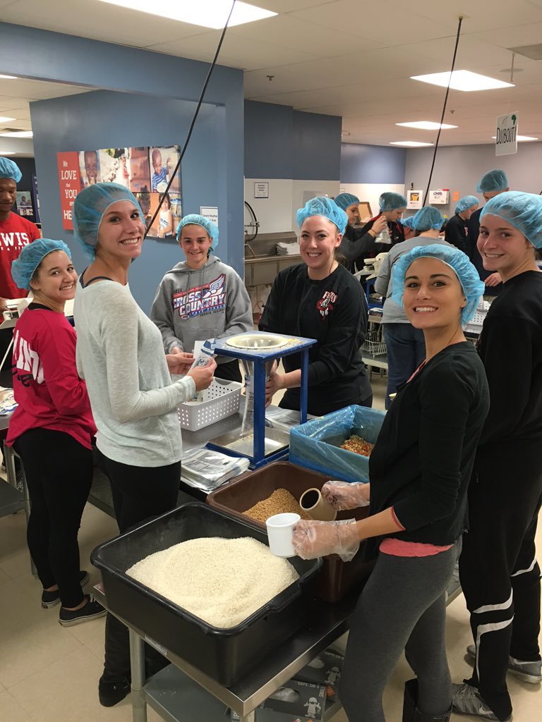 LewisSAAC's tweet photo. Some more pictures from FMSC. 33 student-athletes volunteered tonight! https://t.co/QN5Op0VV8G