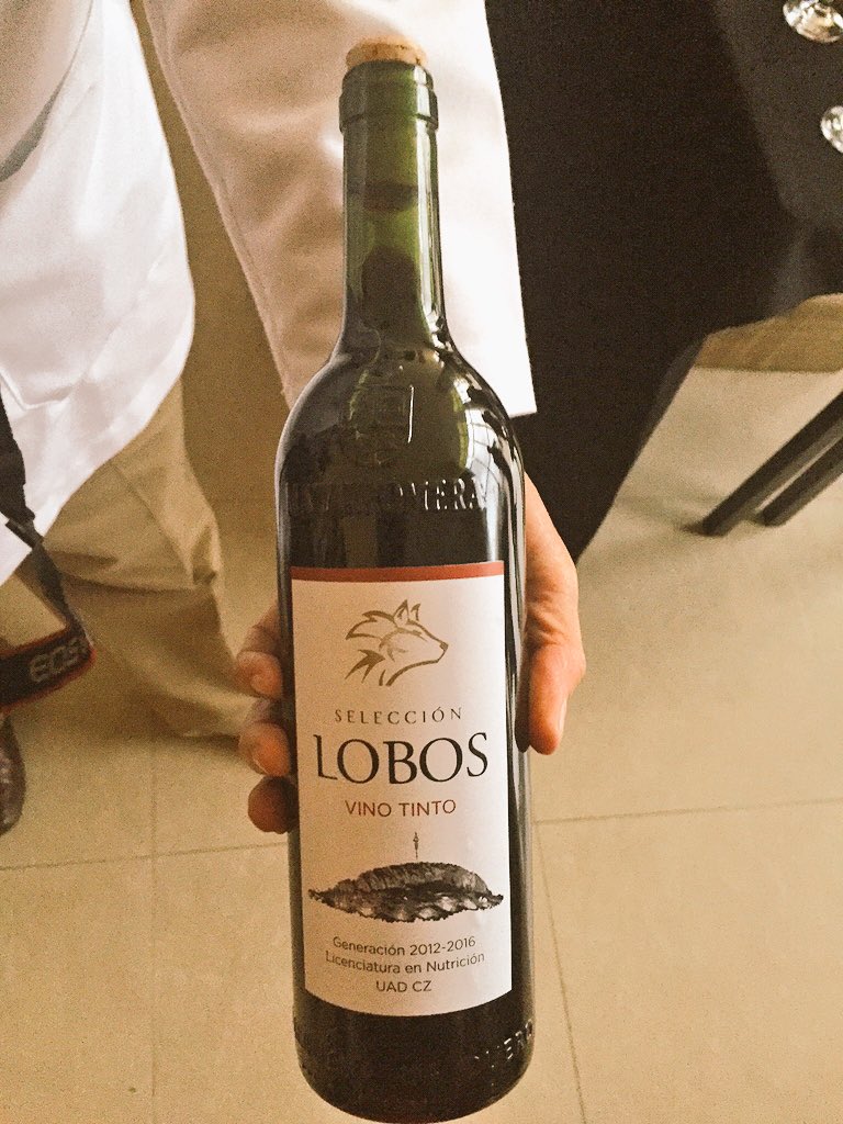 maravilla1977's tweet photo. Inverosímil... Vino tinto de la casa #UADCZ @VINOSPARATODOS @SonBebidas @Vinos_ICEX @bodegasyvinos @CocinayVino https://t.co/g5tIT2ti08