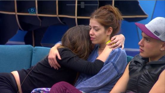 BigBrother_PM's tweet photo. #BBClyde se pone celosa del beso entre #BBChintro y #BBSargentoRap. 👉 https://t.co/UlXB3KREYM #BigBrotherPM https://t.co/fRKEhognfu