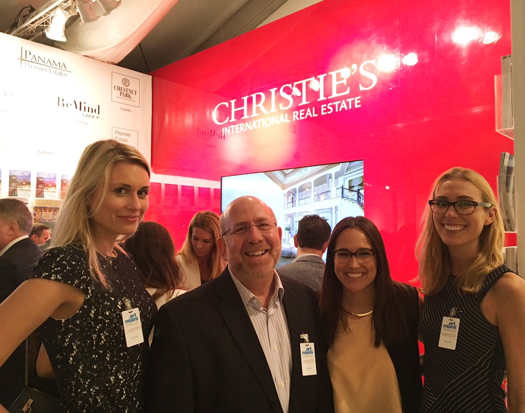 cultivatepr_'s tweet image. Laura, Israel, Danielle &amp;amp; Megan at the #ArtMiami #VIPpreview supporting our clients @ChristiesHomes &amp;amp; @EWMRealty.