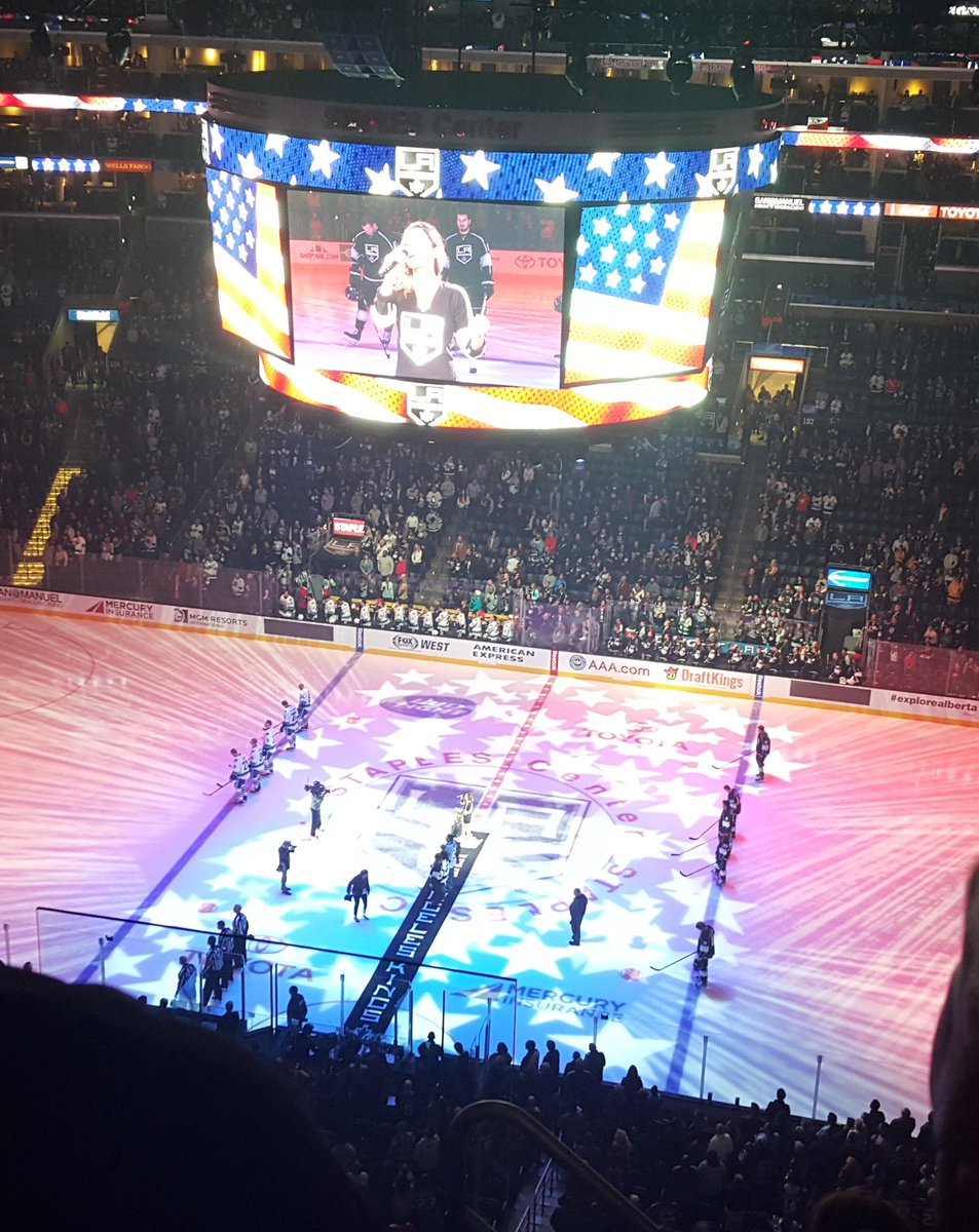 flipnez's tweet photo. "Kings and Chill.." #KingsvCanucks #GoKingsGo #WereAllKings #livelaughlovelife #smilenlaughmore https://t.co/mpKnhvJr0Q