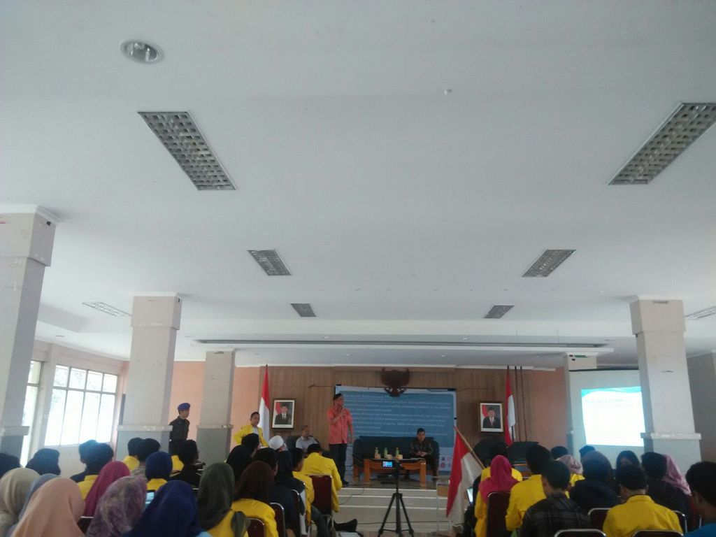 BEMPNJ's tweet photo. DIALOG TERBUKA ! SEKARANG! bersama ketiga calon Direktur PNJ tahun 2016/2020 @amperapnj https://t.co/kTovGxRKdb