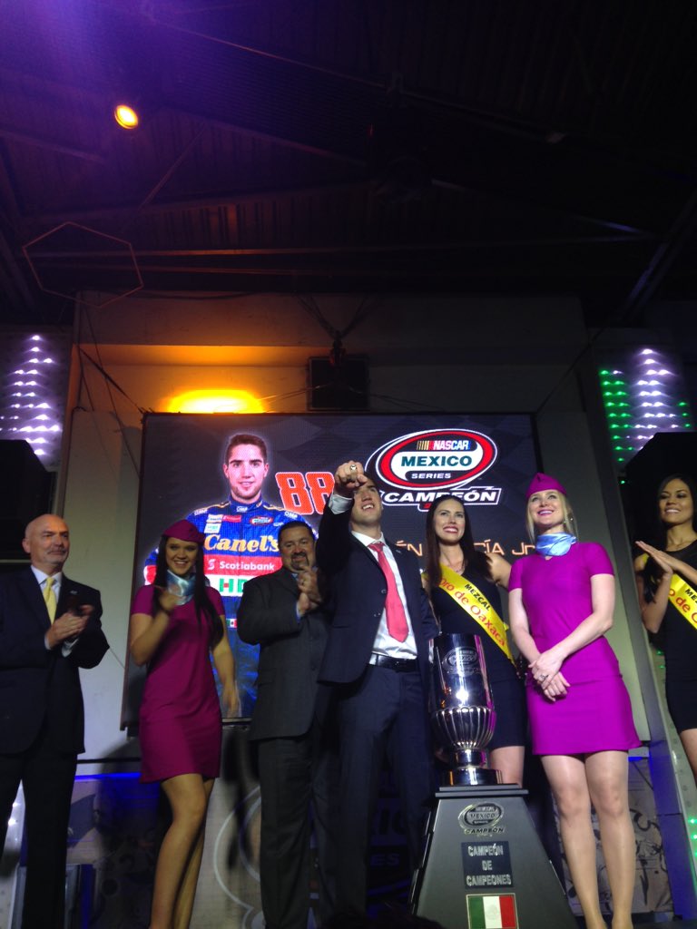 AlasCarreras's tweet photo. Campeón 2015 de @NASCARmxOficial #NMSxFS3 @rubengarcia4 https://t.co/U86FLkIUzh