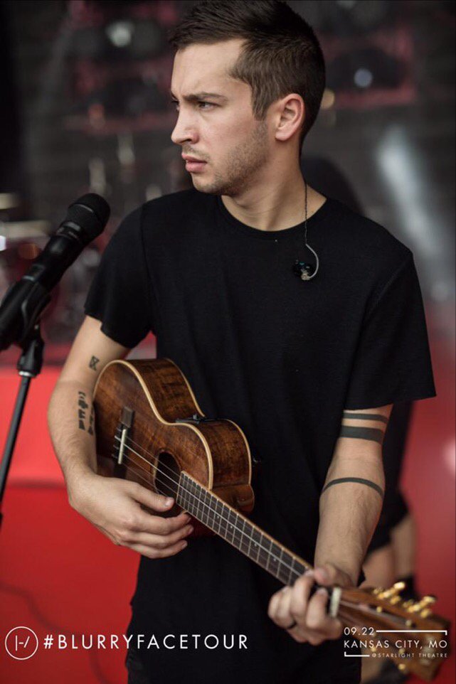 Happy bday to this beautiful human thank you Tyler Joseph for making SICK music and being bold |-/  