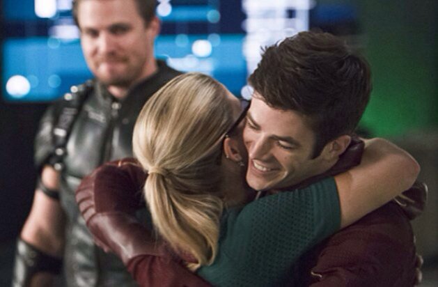 LaurenGallaway's tweet photo. My favorite friend^ship on #FlashxArrow 😄 #Baricity https://t.co/lHbXifzCk2