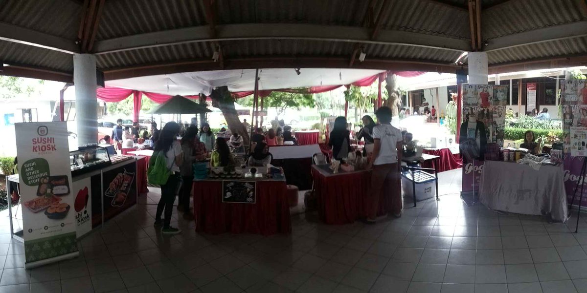 CommWeek19's tweet photo. Bazaar Communication Week 2015, yuk yang lapar yang haus yang unik ada disini!
#CommWeek2015 https://t.co/tkXMh1e11G