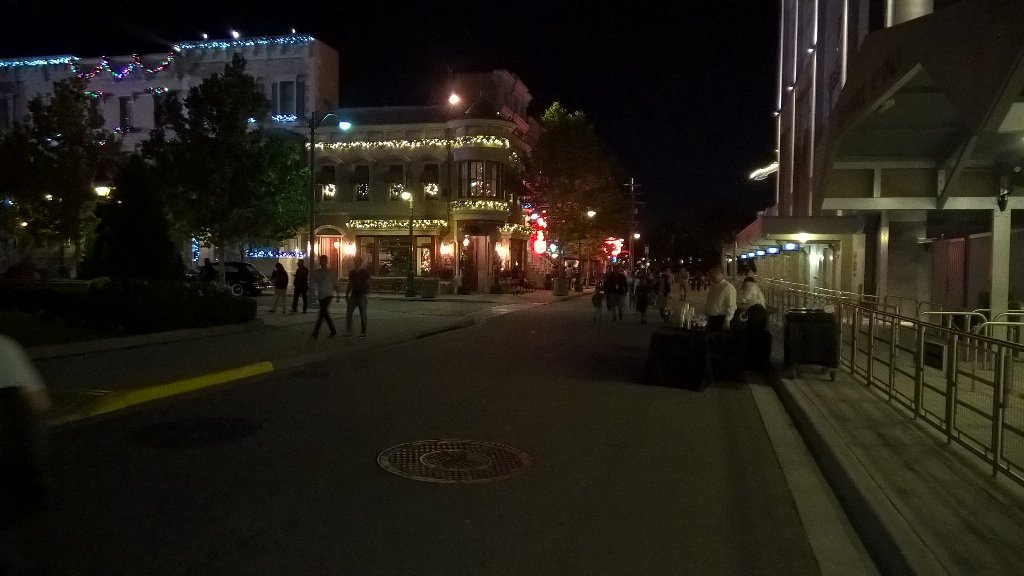 DApp6's tweet photo. Enjoying Universal with no crowds. A little over 5000 in a park designed to hold 10 s of thousands. Come join us! https://t.co/I5OA9SFSZa