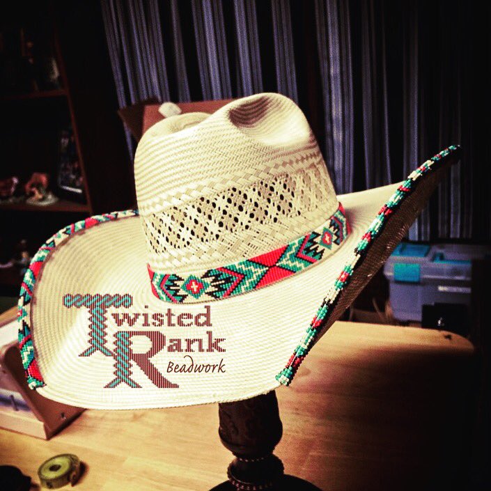 EggerlingJessy's tweet photo. I am so in love with this hat, it's unreal! This is by far my favorite thing I've made! #twistedrankbeadwork https://t.co/kzP7z57tQz