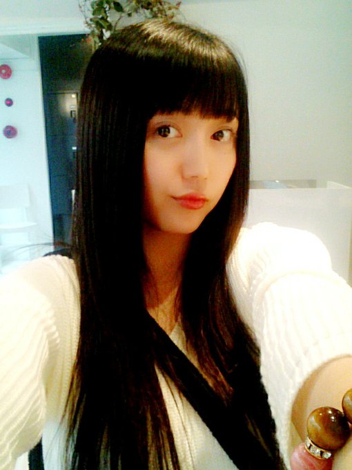 前髪きった(*'&omega;' *) 前髪短いのにはまってる(*'&omega;' *) https://t.co/SJE1HdiMTw