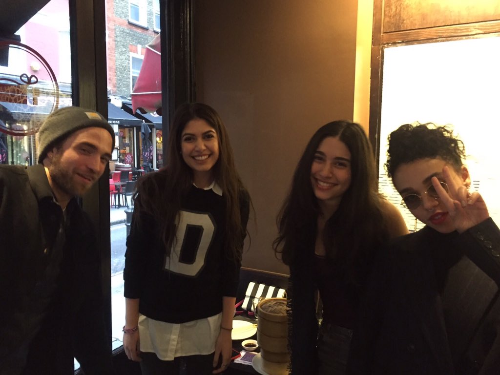 girlstuff411's tweet photo. They look great. Can’t stop looking at Rob’s gorgeous, happy face. 💞😍❤#LondonRob #HappyRob #cuties https://t.co/C69HYw9AhM