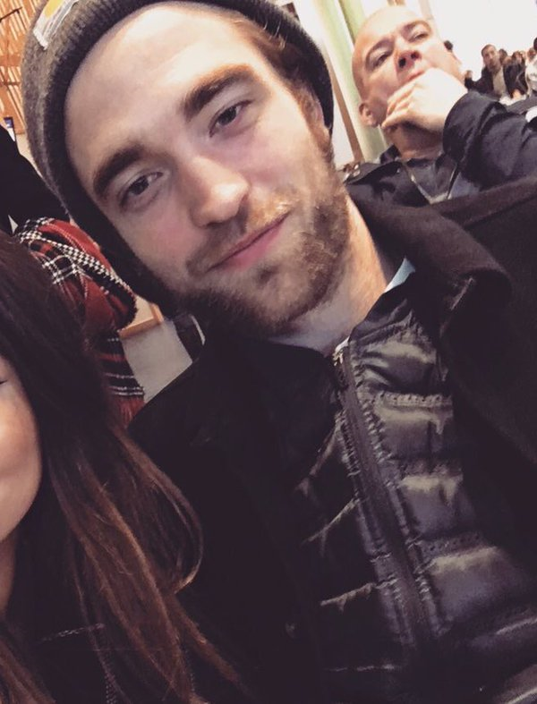 girlstuff411's tweet photo. They look great. Can’t stop looking at Rob’s gorgeous, happy face. 💞😍❤#LondonRob #HappyRob #cuties https://t.co/C69HYw9AhM