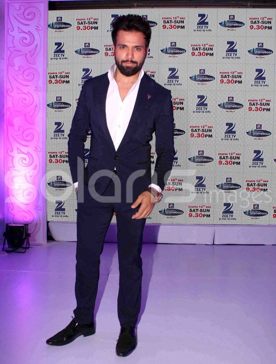 Rithvikholics's tweet photo. Television actor Rithvik Dhanjani during the press conference of Zee TV show India's Best Dramebaaz #HotHost https://t.co/NU3fnTlnX0