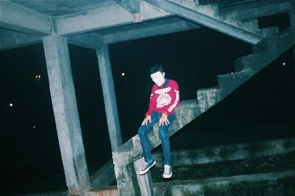 Jangan malu untuk berteman tetapi malu lah ketika tidak memakai pakaian