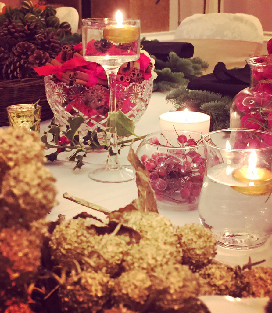 AmieBoneFlowers's tweet photo. A sneak peak into today's wreath making x #amiebonemasterclass https://t.co/ORFJPEFzzV