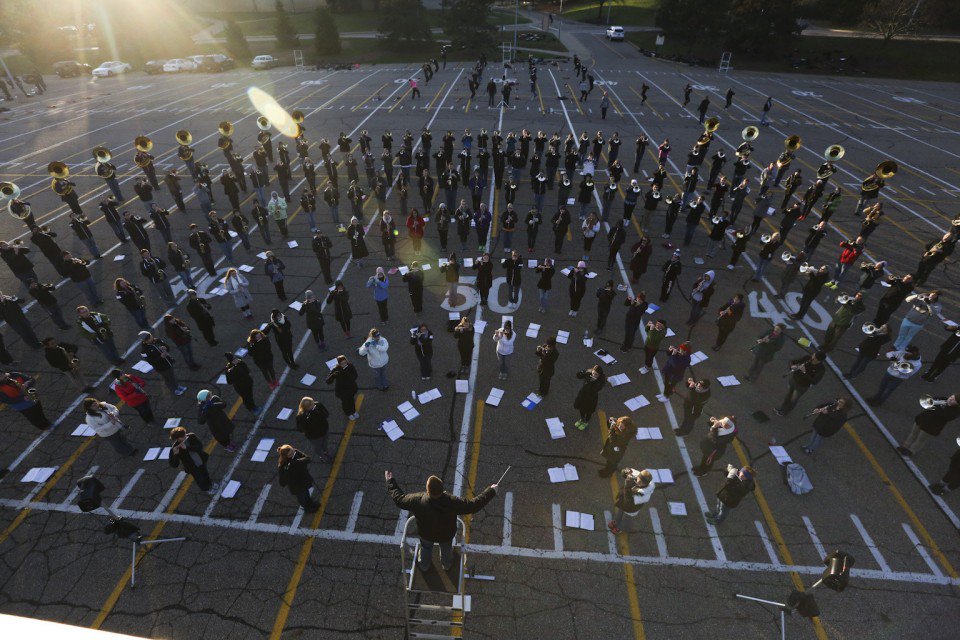 Kzoo_Gazette's tweet image. Detroit Lions-Green Bay Packers halftime show to feature Western Michigan marching band. ow.ly/Vn2QV
