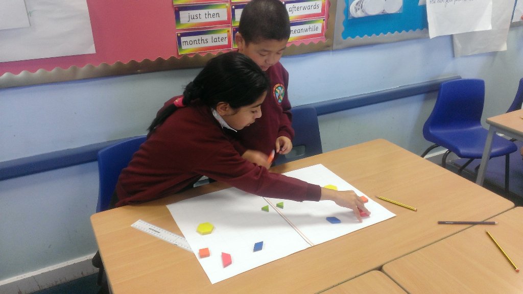 R2PalmerAcademy's tweet image. Reflective symmetry in year 4 #practicalresources