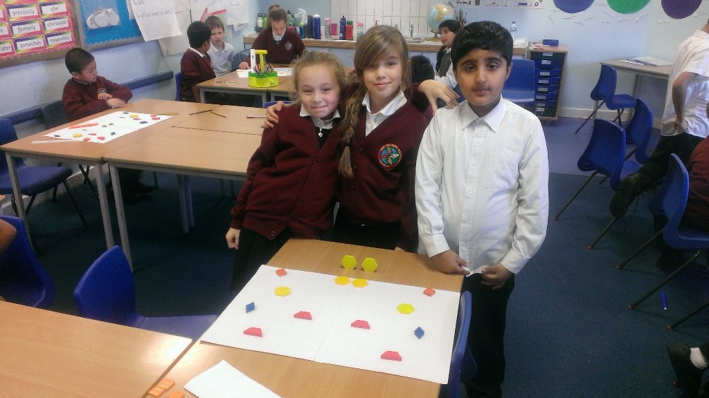R2PalmerAcademy's tweet image. Reflective symmetry in year 4 #practicalresources