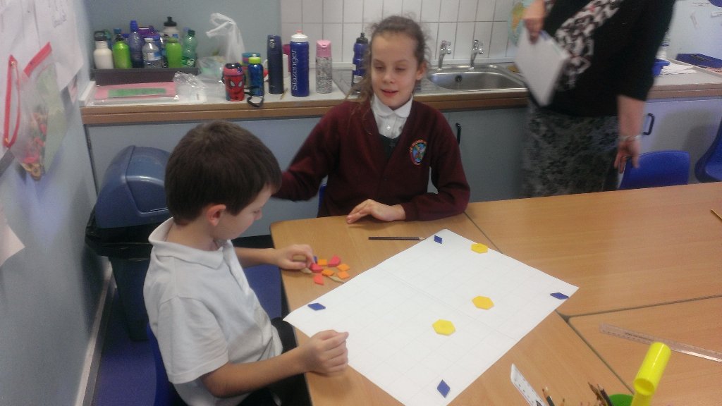 R2PalmerAcademy's tweet image. Reflective symmetry in year 4 #practicalresources