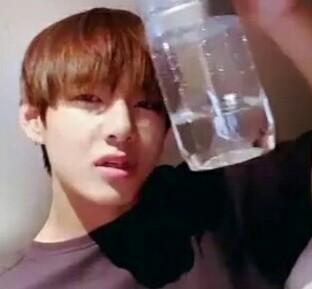 senpaislayout's tweet photo. 💧 free bts v / taehyung layout!

rt / fave if using or saving and give credits! https://t.co/j2QpMnDYko
