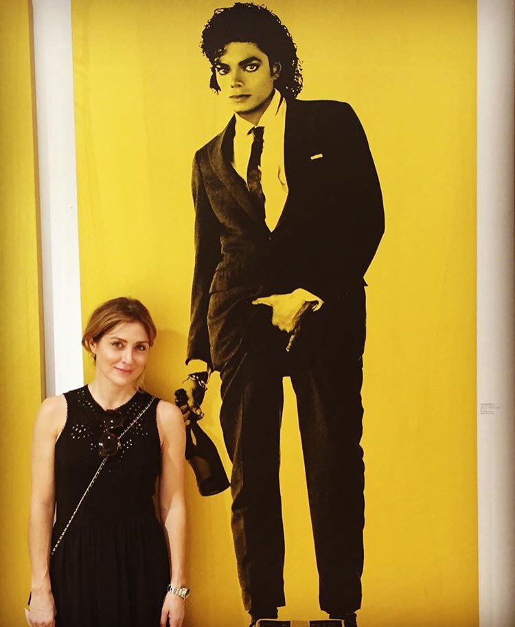 TeamRandI_Ita's tweet photo. @sashaalexander on Instagram
"Hangin w/ MJ. #knowledgebennett #artbaselmiami #scope" https://t.co/hVHM2jrLv0 https://t.co/Qv5FgQIxO4