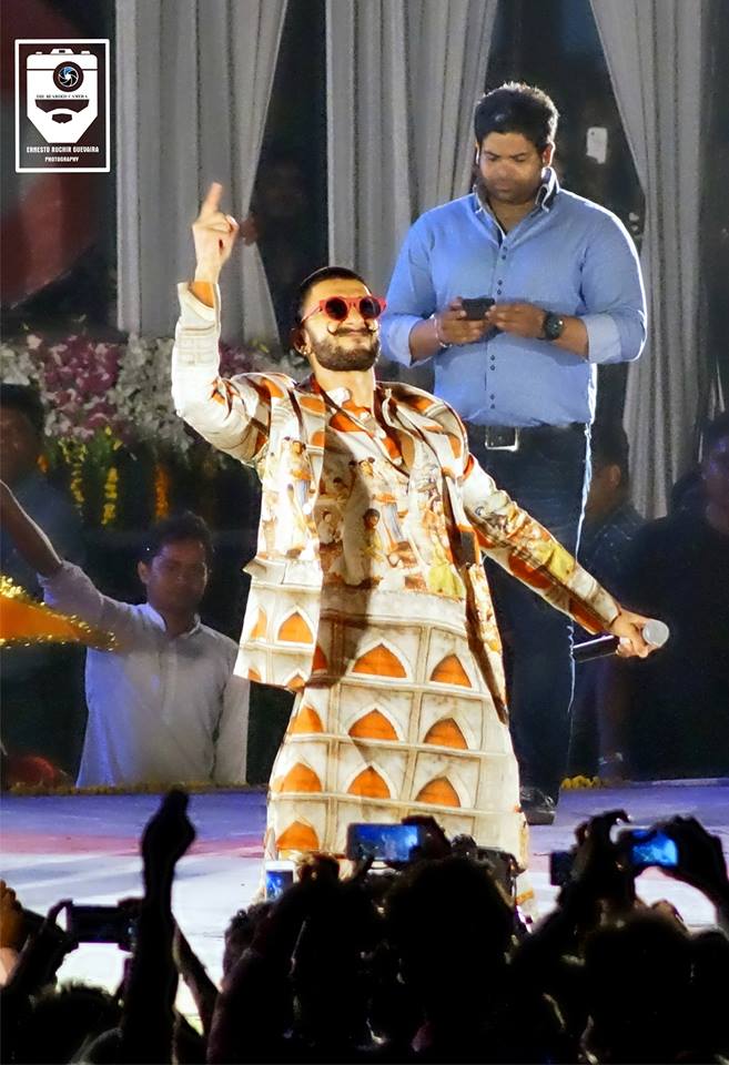RanveerSingh_RU's tweet photo. [SET-2] Ranveer Singh in Nagpur:) #BajiraoMastani https://t.co/F5rwxAdZF8