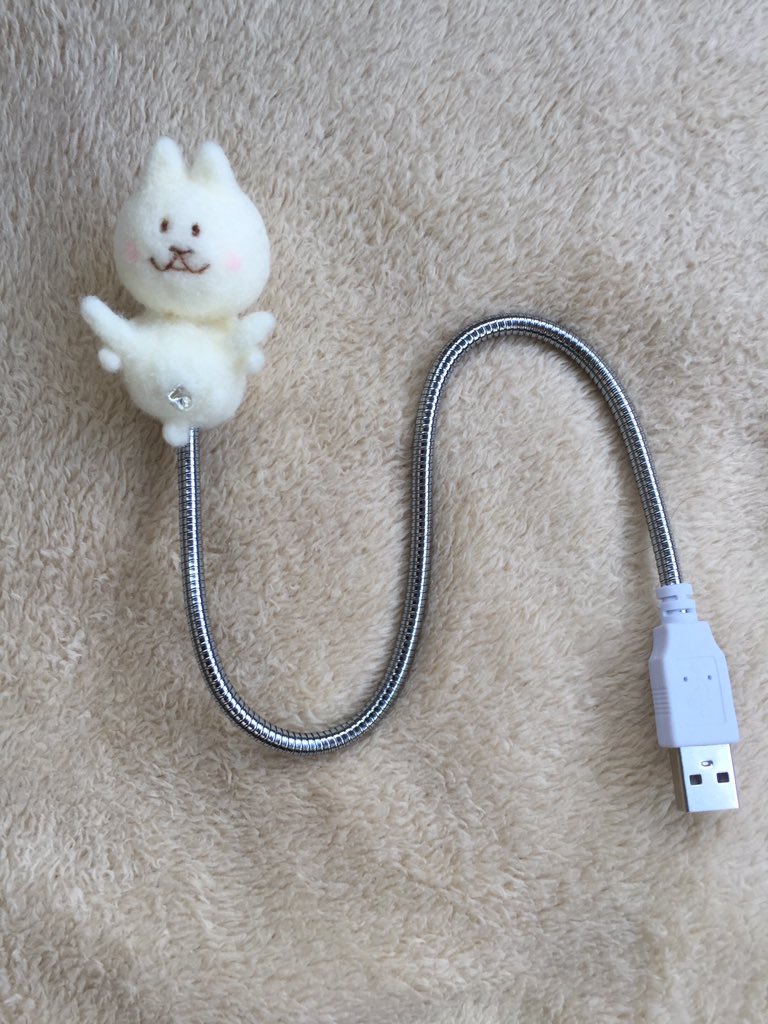 maiyu001's tweet photo. 私が大好きな、かわベーコン 
（@kawabe_kon）さんのキャラクターの「にゃちーず」を羊毛フェルトで作ってみました💕
もちろん、にゃちーずらしさを出すために、あの部分はLEDで光ります♪ https://t.co/Gu3wDG1vOE