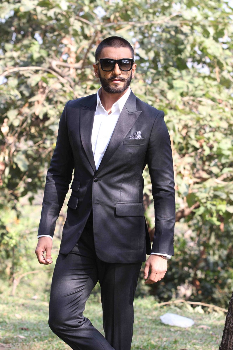 Break2Cinema's tweet photo. @RanveerOfficial  promotes #BajiraoMastani on #CrimePatrol .

#b2cnews #b2c https://t.co/w3d0q0sv5t