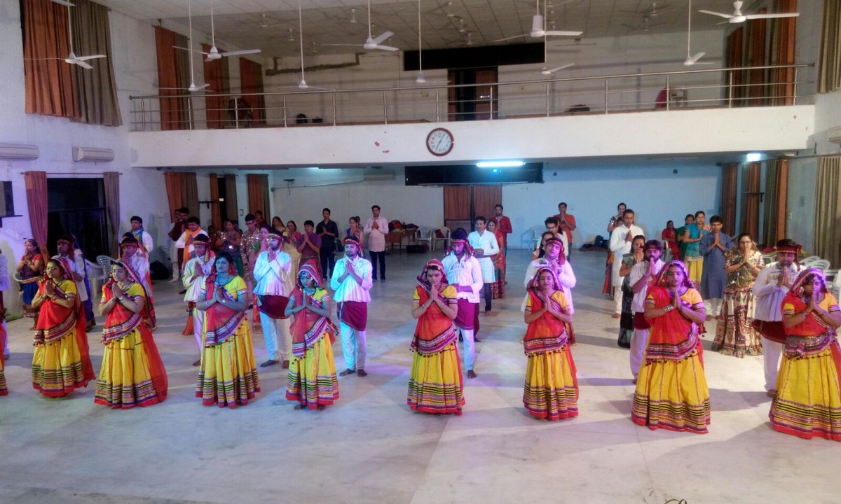 ArtofLiving's tweet photo. #WCFCountdown: You cannot take away #Garba from Gujaratis! @aolgujarat begins #Garba rehearsals for #WCF2016! https://t.co/a1j4JweoPE
