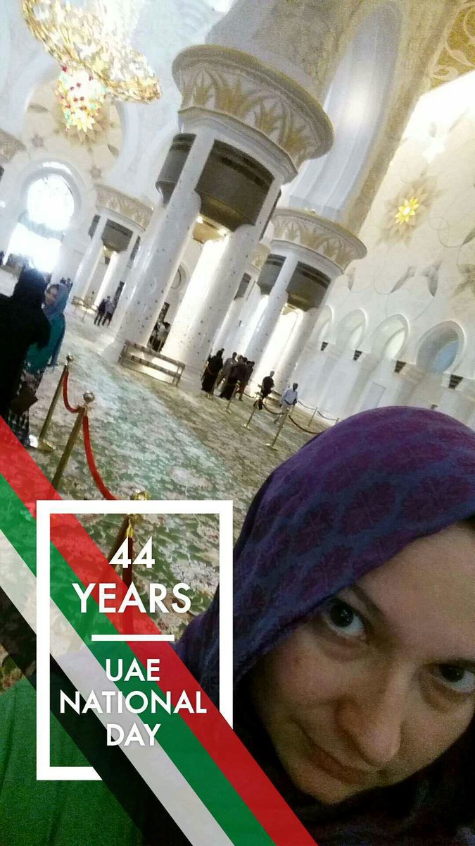 theBERRYDubai's tweet photo. Happy National Day from the Sheikh Zayed Grand Mosque in Abu Dhabi! https://t.co/Kr6zgkpoes
