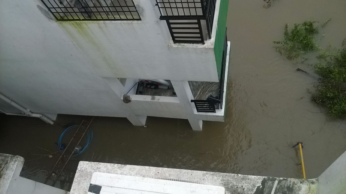 Hi please help my frnds near to Ramapuram..Water reached 1st floor.. They are in terrace.. @vimalsuccess @HelpRain